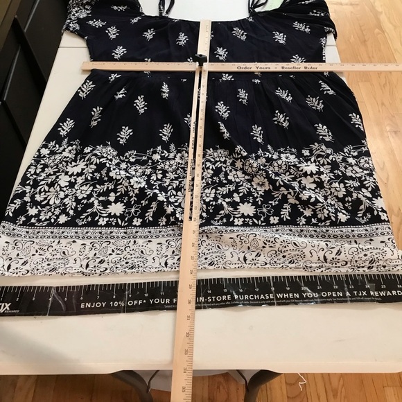 5th Love size medium Navy & white print off shoulder , 3/4 bell sleeves - Picture 7 of 9